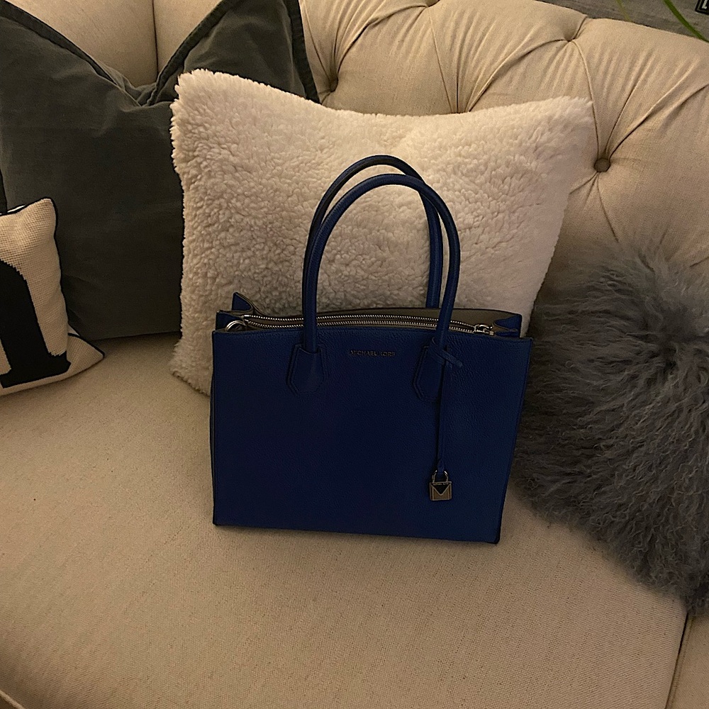 Michael Kors large blue Mercer Bag with silver hardware